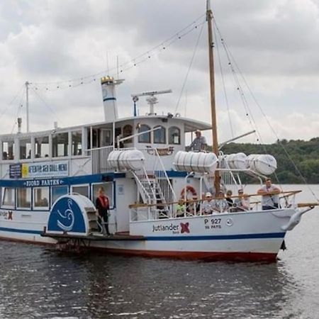 Idyllisk, Historisk Byhus Ved Fjorden I Mariager Kültér fotó