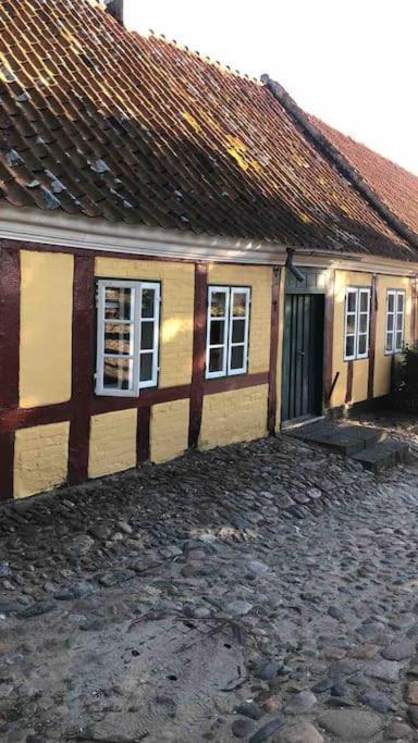 Idyllisk, Historisk Byhus Ved Fjorden I Mariager Kültér fotó