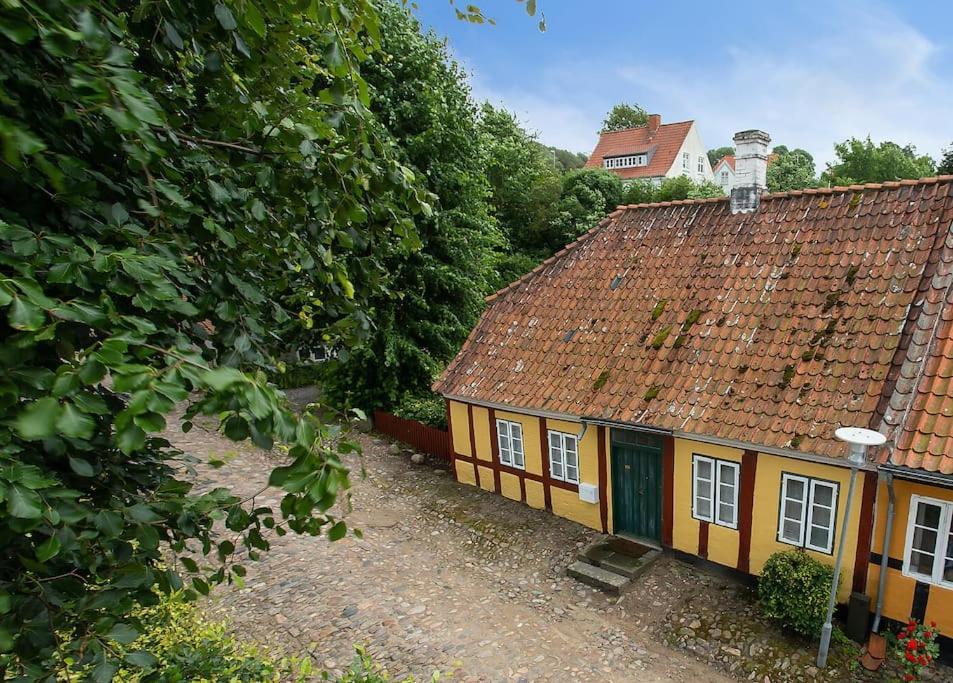 Idyllisk, Historisk Byhus Ved Fjorden I Mariager Kültér fotó