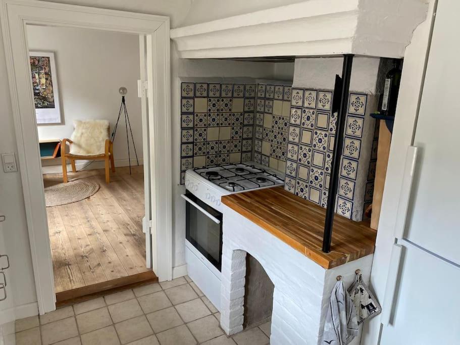 Idyllisk, Historisk Byhus Ved Fjorden I Mariager Kültér fotó
