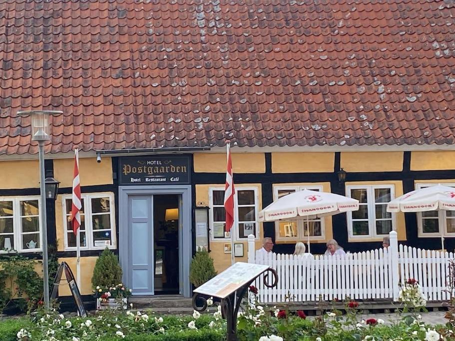Idyllisk, Historisk Byhus Ved Fjorden I Mariager Kültér fotó