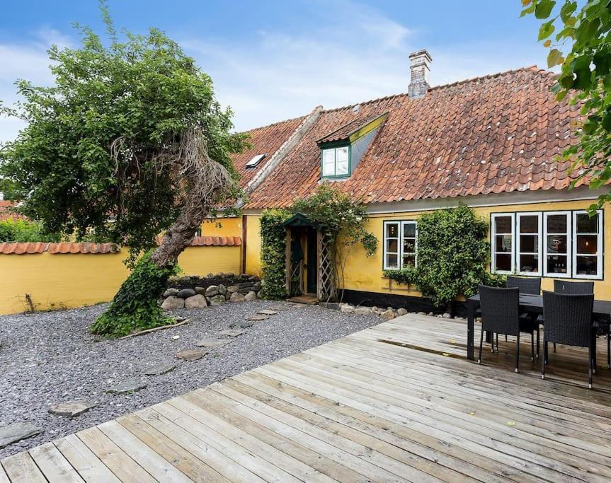 Idyllisk, Historisk Byhus Ved Fjorden I Mariager Kültér fotó